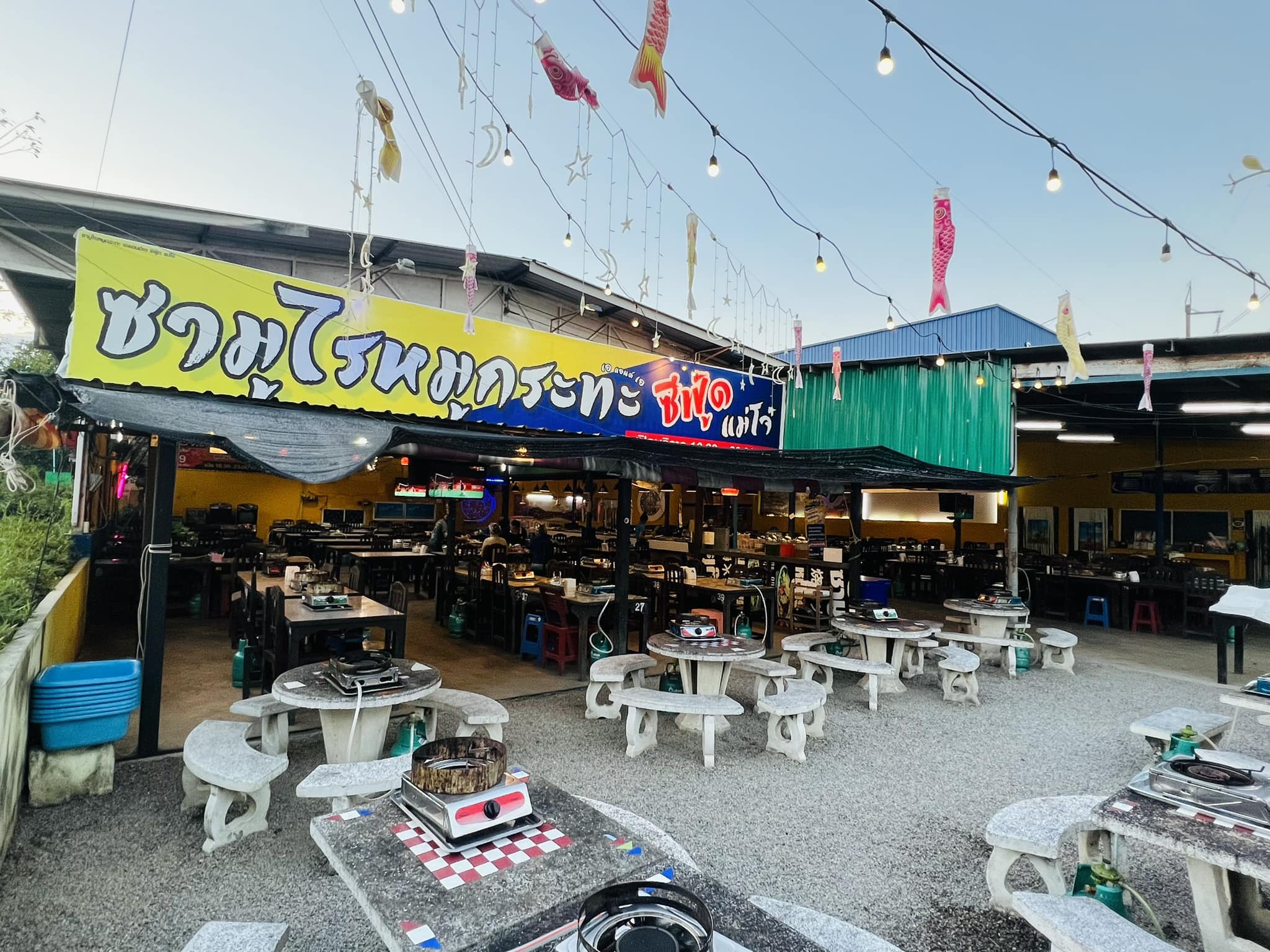 ซามูไรหมูกระทะ A&A แม่โจ้ หน้าร้านและบรรยากาศภายในร้าน 10