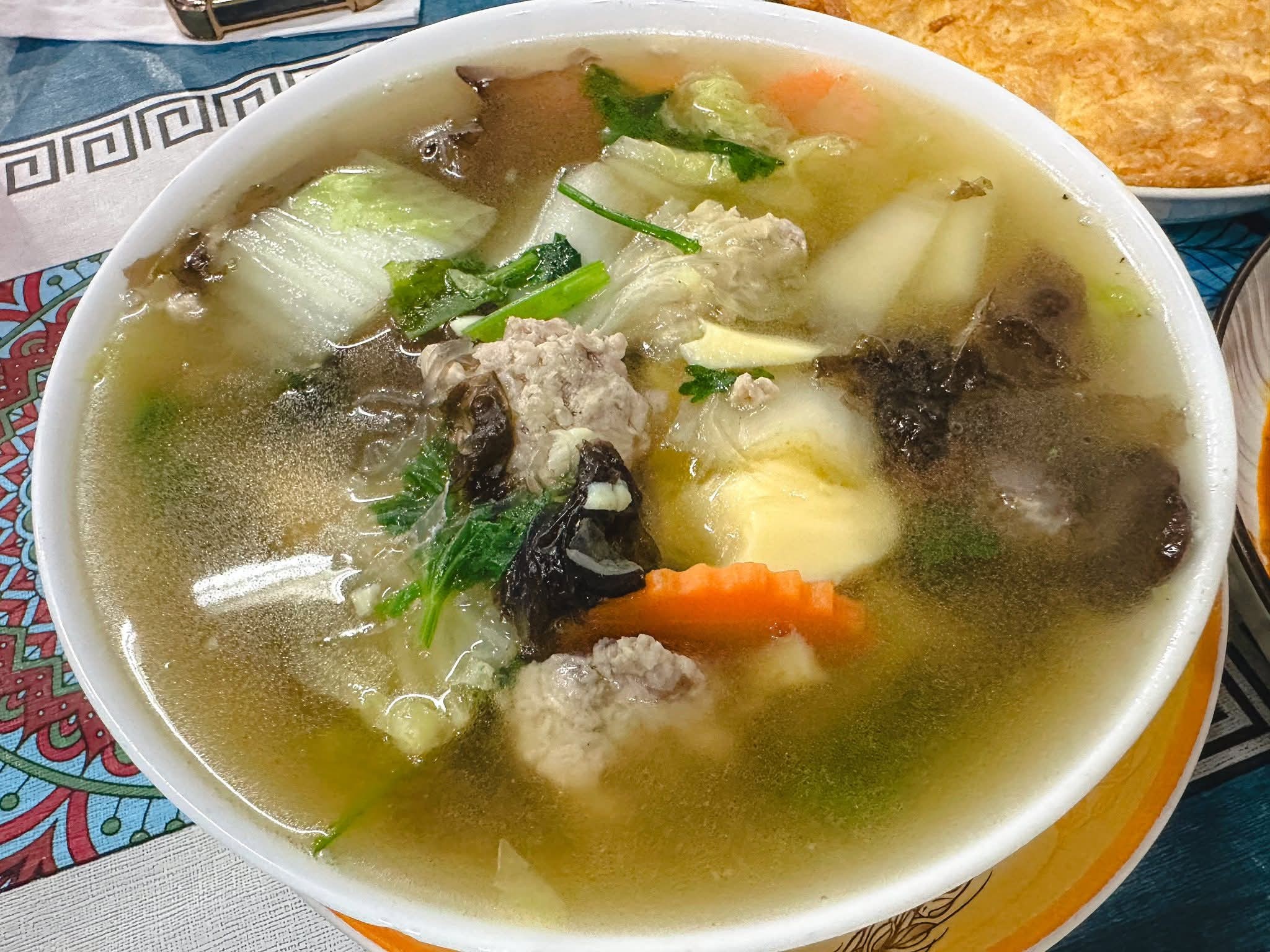 ยายฮู้ อาหารป่า (โชคชัย 4) อาหารตามสั่ง ลาดพร้าววังหิน 6