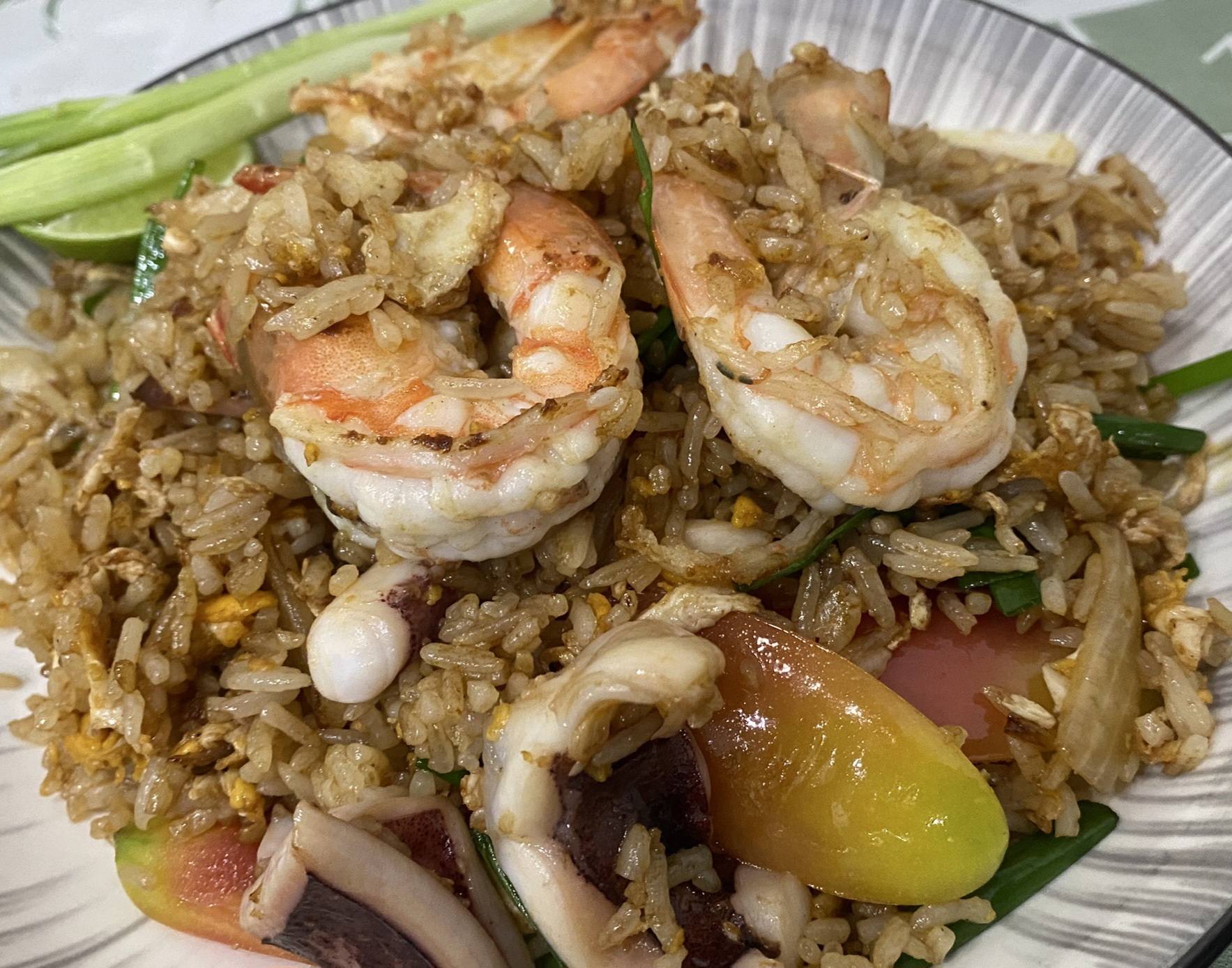 ยายฮู้ อาหารป่า (โชคชัย 4) อาหารตามสั่ง ลาดพร้าววังหิน 8