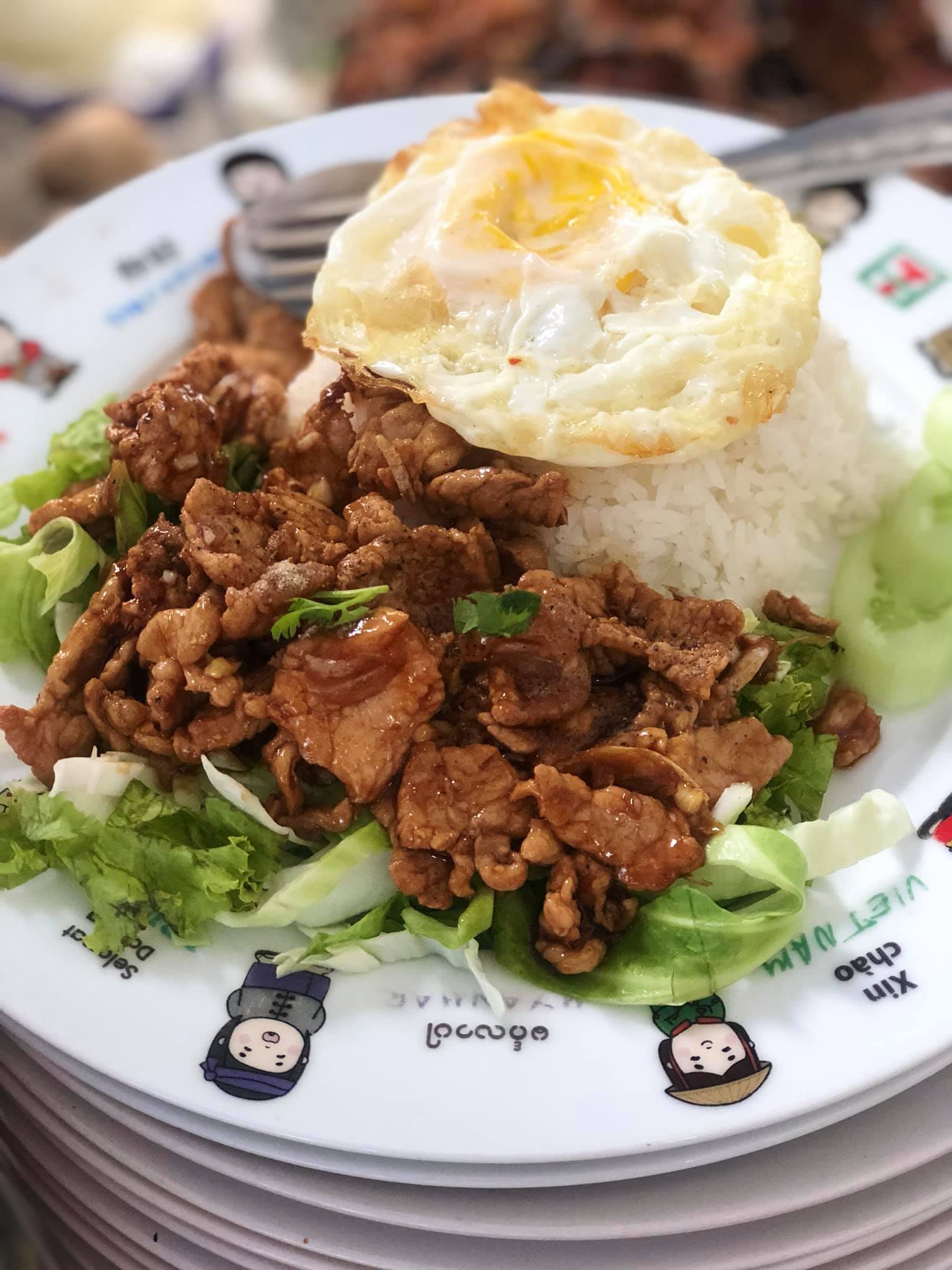 ร้านน้องแป้ง จานใหญ่ By ลุงชัย อาหารตามสั่ง ลาดพร้าว 4