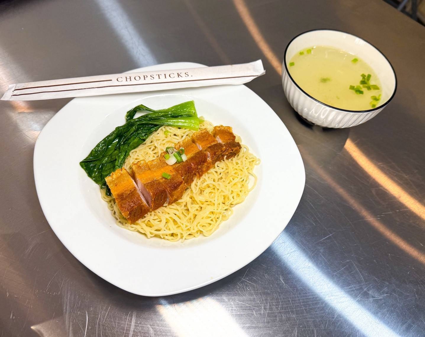 เหมียวมันไก่ ข้าวมันไก่ หมูแดง บะหมี่ฮ่องกง เชียงใหม่ 6