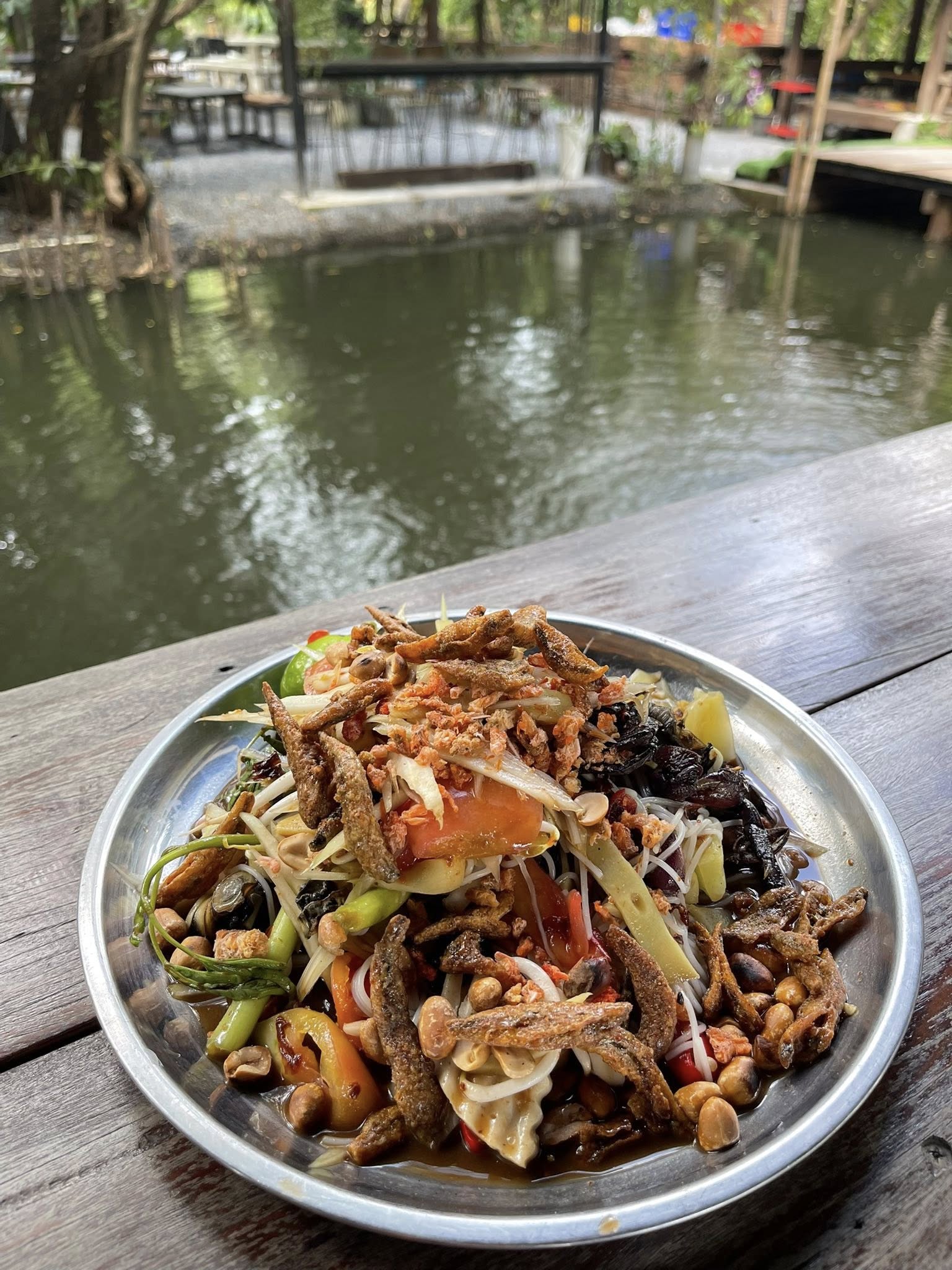 Madame bar & restaurant ร้านส้มตำ สมุทรสาคร 2