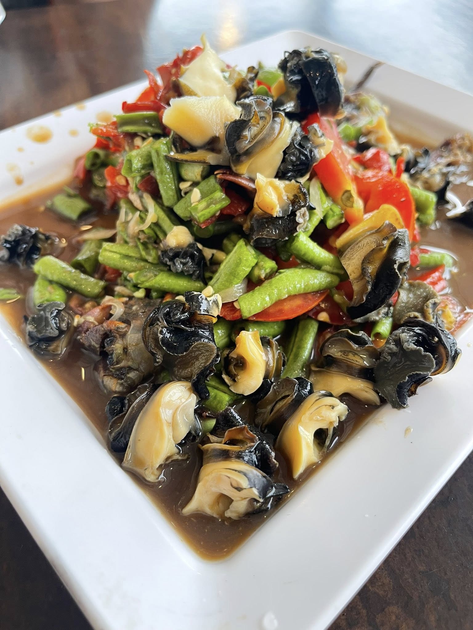 Madame bar & restaurant ร้านส้มตำ สมุทรสาคร 3