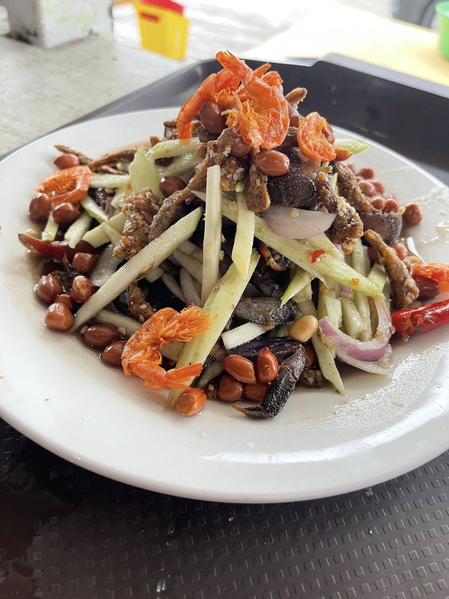 Madame bar & restaurant ร้านส้มตำ สมุทรสาคร 4