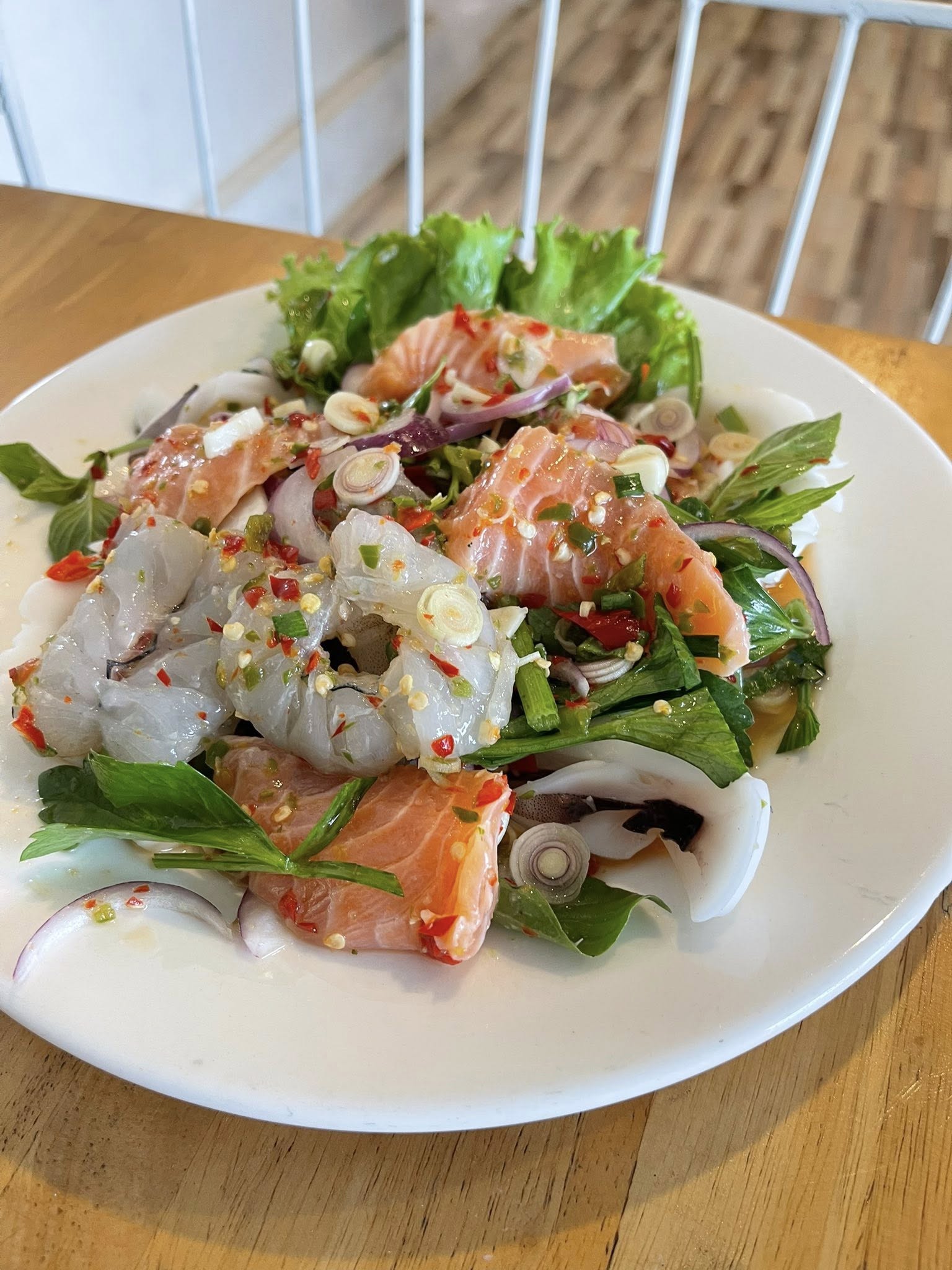 Madame bar & restaurant ร้านส้มตำ สมุทรสาคร 8