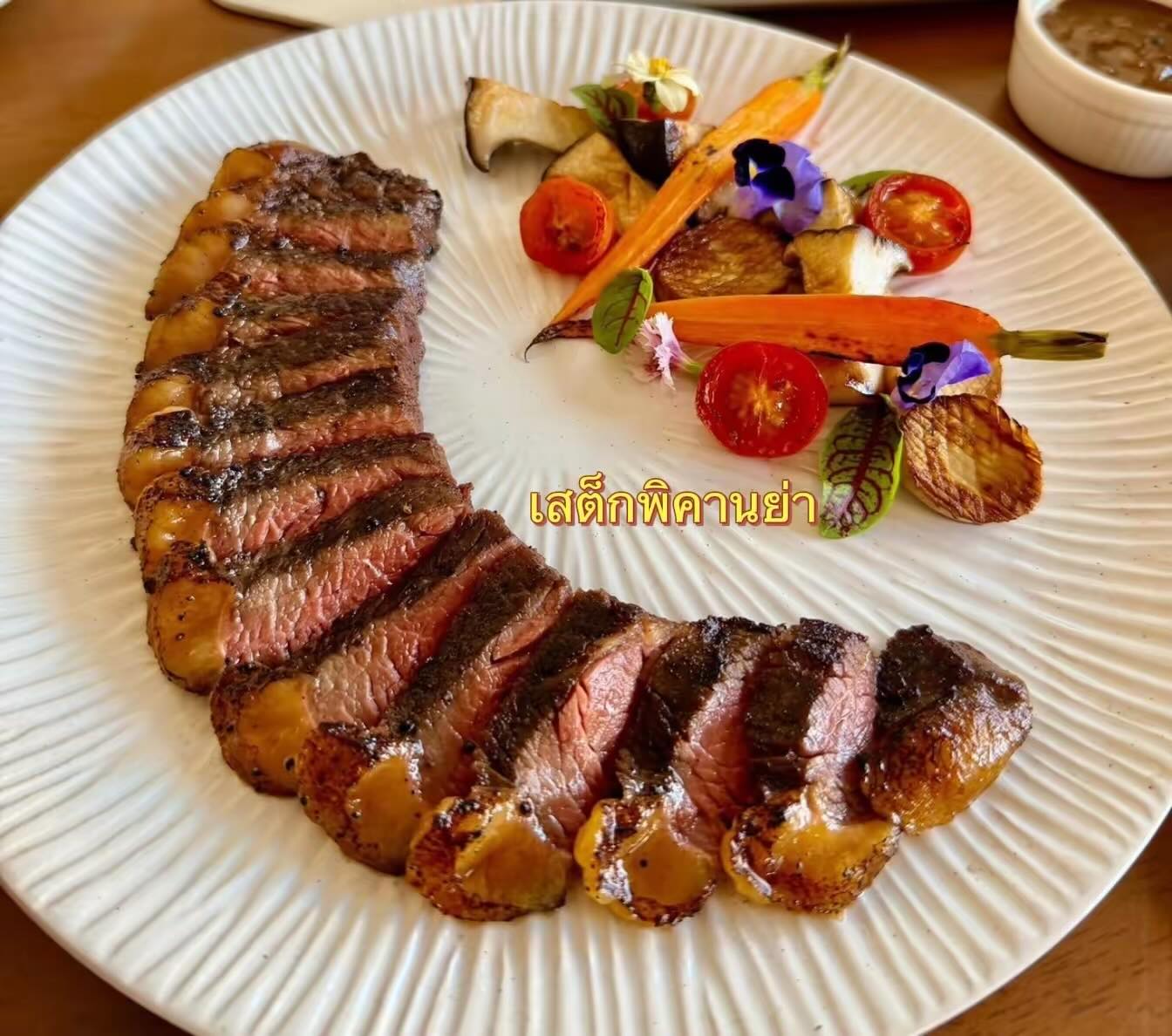 มงคล ลาบก้อย ร้านสเต็กเนื้อ นครพนม 3