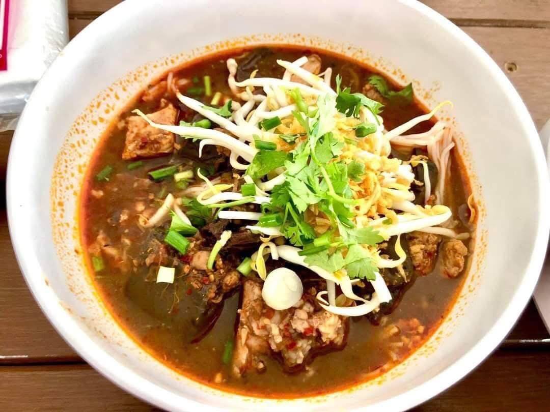 ร้านกิ่งกะไข่ น้ำเงี้ยว ข้าวซอย ข้าวซอย เชียงราย 2