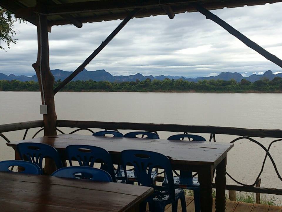 เป๋นปลาเป็น ร้านอาหารอีสาน นครพนม 2