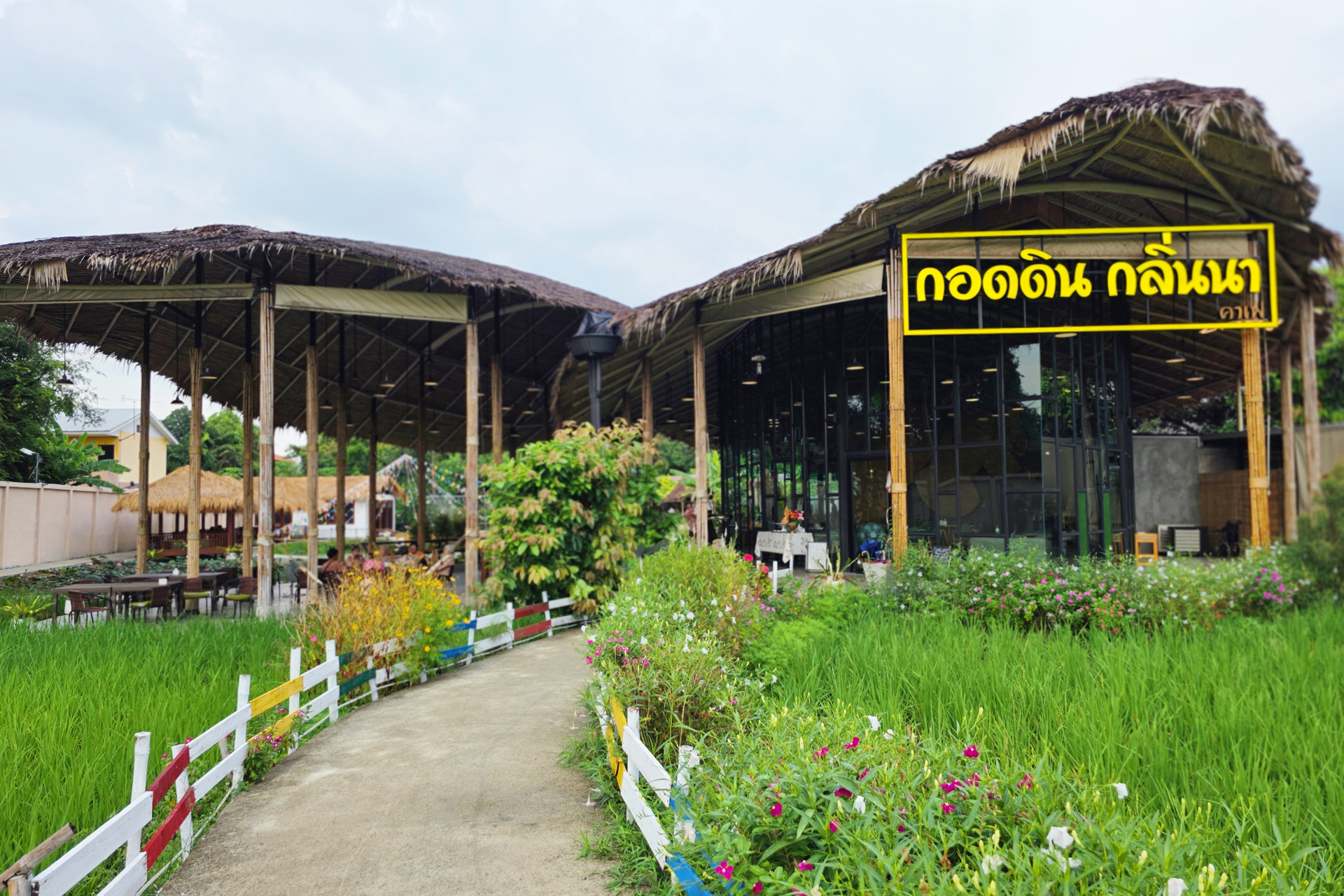 กอดดินกลิ่นนา คาเฟแอนด์เรสเตอรอนต์ ร้านอาหาร นนทบุรี 2